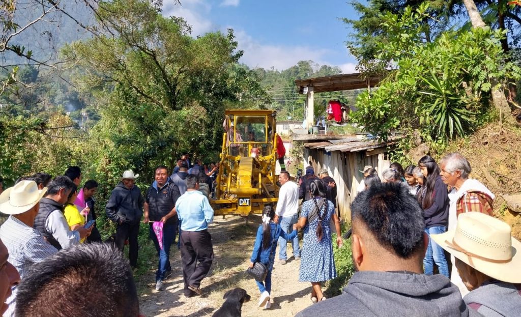 Realizan apertura de camino que comunicará a Ilicotla con Chicomoceloc, en Magdalena