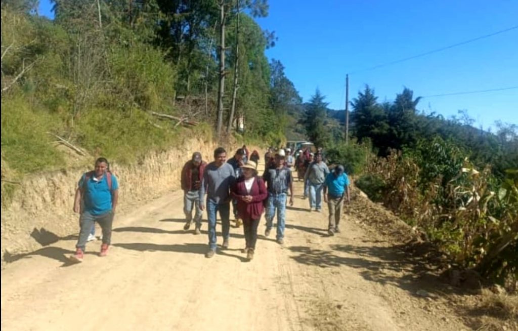 Autoridades y familias de Astacinga analizan las obras a realizar este año 2023