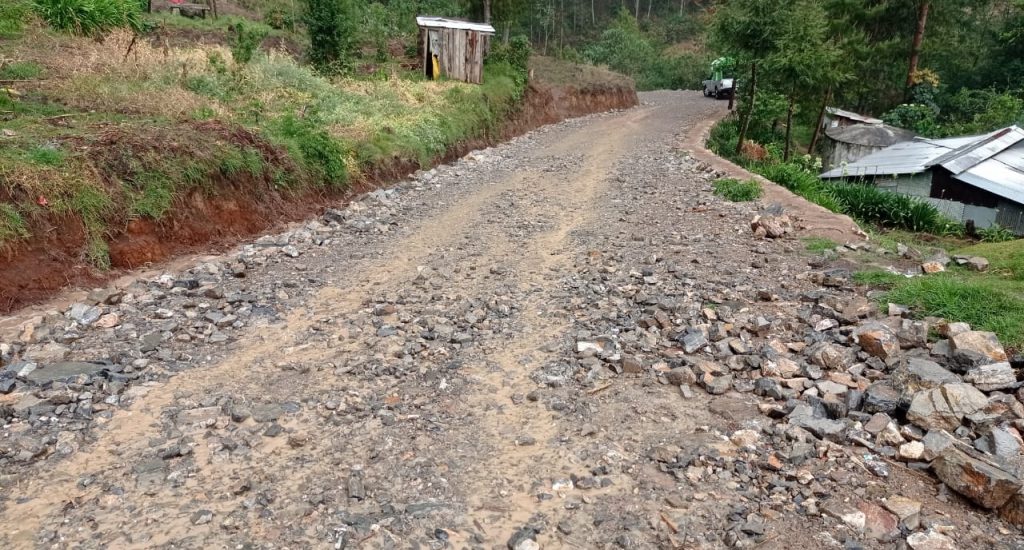 Inauguran apertura de camino en Loma Bonita, Tehuipango