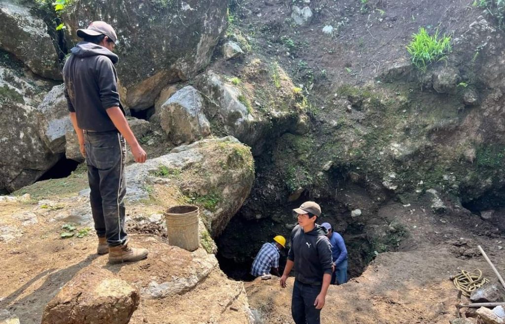 Realizan en Zongolica una limpieza de filtros naturales para garantizar el suministro de agua 