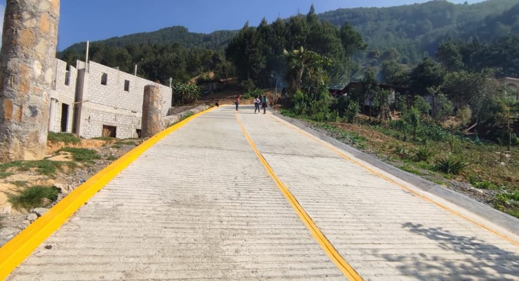 Autoridades Municipales de Tehuipango inauguran pavimentación hidráulica de camino en Tzacuala 2