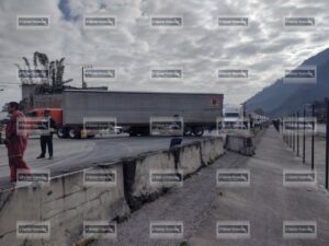 Choque de camiones generó cierre de circulación en la Autopista Orizaba - Puebla