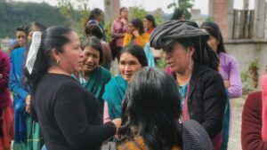 Dif de Tehuipango distribuye despensas a viudas y madres solteras