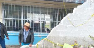Colapsa barda perimetral de Telesecundaria en Rafael Delgado
