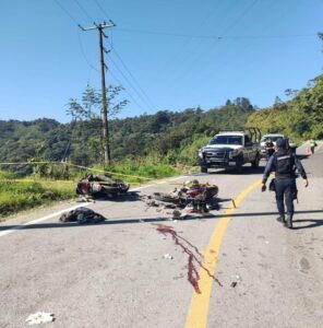 Choque de 2 motocicletas en Zongolica, deja a una persona seriamente lesionada