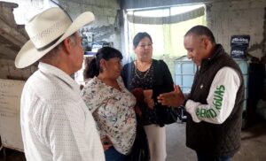 Integrantes de la Unión Ganadera de Zongolica reciben a Benito Aguas Atlahua, candidato de la coalición morena-pt-pvem a la Diputación Federal del Distrito 18