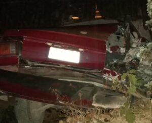 Ebrio conductor impacta volteo contra 2 vehículos en Soledad Atzompa