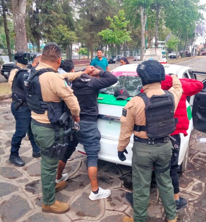 Detiene Fuerza Civil a cobradores de piso en Xalapa
