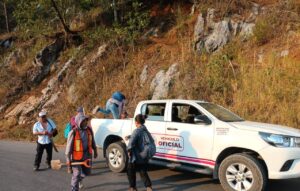 Autoridades Municipales de Rafael Delgado continúan combatiendo incendio forestal en Tonalixco 