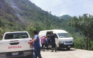 Autoridades Municipales de Rafael Delgado continúan combatiendo incendio forestal entre Omiquila y Tzoncolco