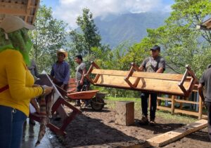 Inician labores de limpieza en viviendas de Omiquila 