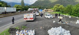 Hallan cuerpo de una mujer a un costado de la autopista Puebla-Orizaba 