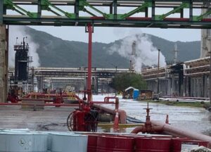 Explosión en refinería deja dos personas sin vida