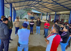 Alcalde de Zongolica da banderazo de arranque a obras escolares en Tepenacaxtla