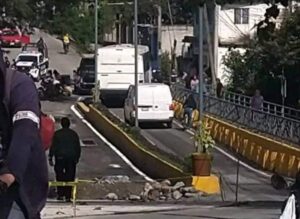 Choque entre motociclista y ciclista deja a una persona entre la vida y la muerte en Rafael Delgado