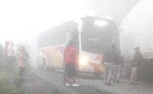 Choque provoca caos en Cumbres de Acultzingo