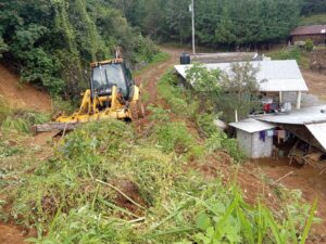 Ayuntamiento de Atlahuilco y Camioneros de Zepanian Titlahtoske realizan liberación de carreteras