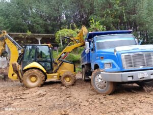 Ayuntamiento de Atlahuilco y Camioneros de Zepanian Titlahtoske realizan liberación de carreteras