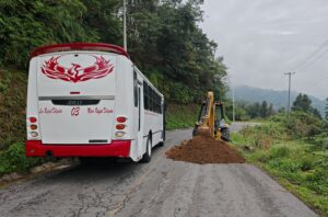 Ayuntamiento de Magdalena rehabilita la carretera principal hacia Tonalixco