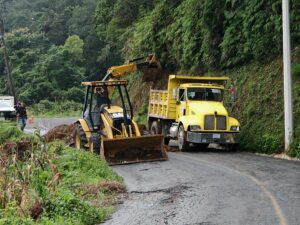 Ayuntamiento de Magdalena rehabilita la carretera principal hacia Tonalixco