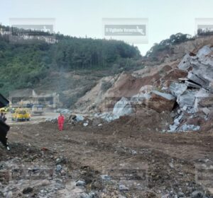 Continúan trabajos para quitar derrumbe en la autopista Orizaba-Puebla