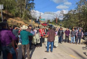 Inauguran pavimentación del tramo carretero Quechulingo-Ocotlamanca en Atlahuilco