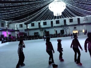 Inauguran de manera formal la pista de Hielo y la Laguna iluminada de Nogales