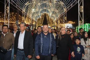 Inauguran de manera formal la pista de Hielo y la Laguna iluminada de Nogales