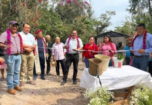 Alcalde de Zongolica inaugura apertura de camino y concreto hidráulico en Xonamanca