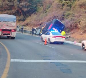 Se accidentan maestros en la autopista Orizaba-Puebla
