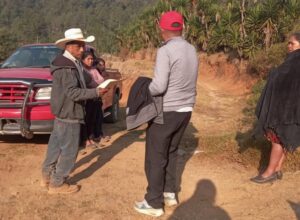 Agua, alumbrado público y andadores, lo que más solicitan familias de Cuxtepec y Cuatro Ocotes al candidato del PT José Castillo Romero