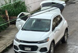 Abandonan camioneta con restos humanos de 3 personas en su interior