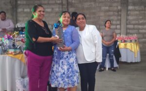 Alcaldesa de Rafael Delgado reconoce la labor magisterial