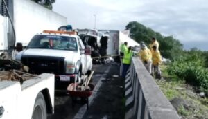 Conductor pierde la vida en fatal accidente en las Cumbres de Maltrata
