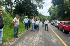 Autoridades de Zongolica y Diputada evalúan afectaciones en Carretera Coetzala–Xonamanca
