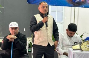 Campeones del boxeo de Zongolica firman contrato con Tigres Boxing Promotion