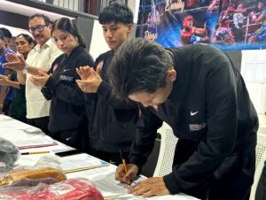 Campeones del boxeo de Zongolica firman contrato con Tigres Boxing Promotion