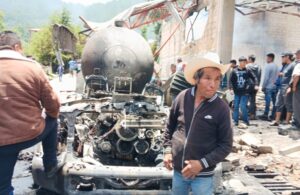 Explota pipa al interior de una ferretera en la localidad de Tlaltzala, municipio de Soledad Atzompa
