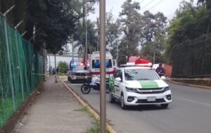 Muere motociclista al ser impactado por camioneta