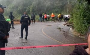 Muere conductor tras irse su unidad al vacío en la federal Zongolica-Orizaba