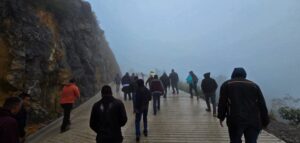 Autoridades Municipales de Zongolica pavimentan un tramo carretero en Quetzaltototl