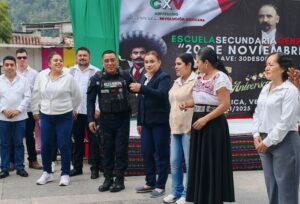 Ayuntamiento de Zongolica entrega dos nuevas patrullas y un camión de volteo