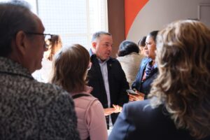 Toño May presenta proyecto para impulsar educación ambiental y manejo responsable de residuos a directivos escolares