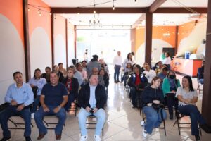 Toño May presenta proyecto para impulsar educación ambiental y manejo responsable de residuos a directivos escolares