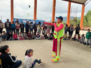 El Diputado Federal por Zongolica Jonathan Puertos Chimalhua, lleva sonrisas a comunidades apartadas del distrito. 