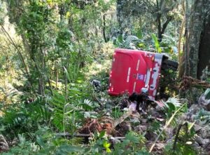 Volcadura de autobús deja al menos 19 lesionados en El Naranjal