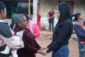 Reyes Magos llegan a las comunidades más alejadas de Zongolica 