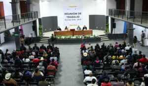 Autoridades y comerciantes acuerdan acciones para ordenar el comercio en Zongolica