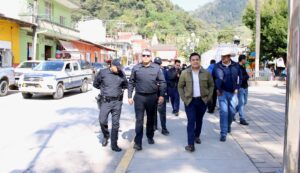 Zongolica avanza en ordenamiento urbano para garantizar libre tránsito peatonal y vehicular