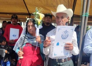 44 parejas formalizan su unión en La Perla